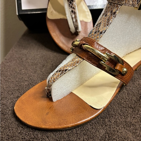 Nine West cognac brown thong sandals; gold hardware; very pretty - Picture 15 of 16